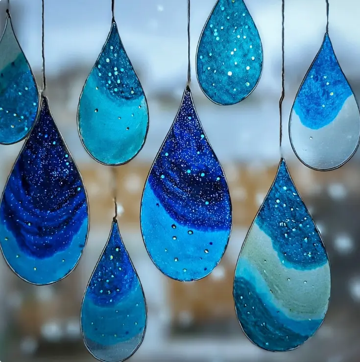 Atrapasoles de Gotas de Lluvia con Crayones Azules unnamed file